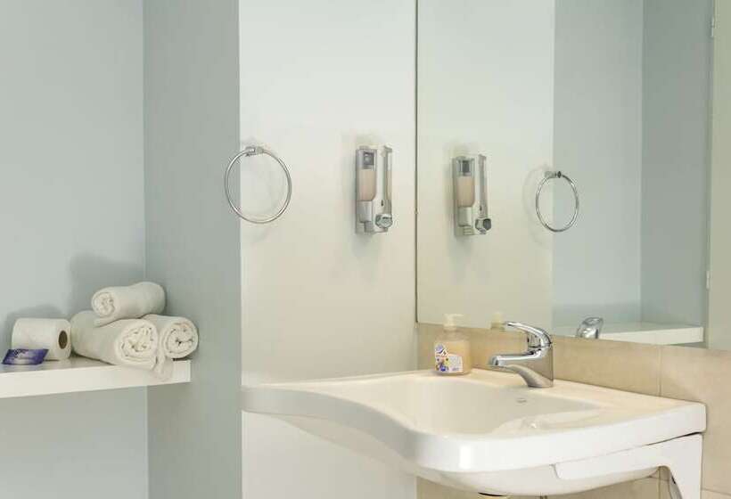 اتاق استاندارد, Circus Hostel