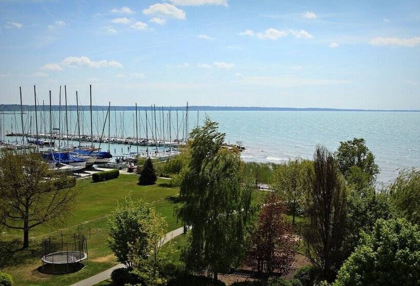 Номер Superior, Marina Port