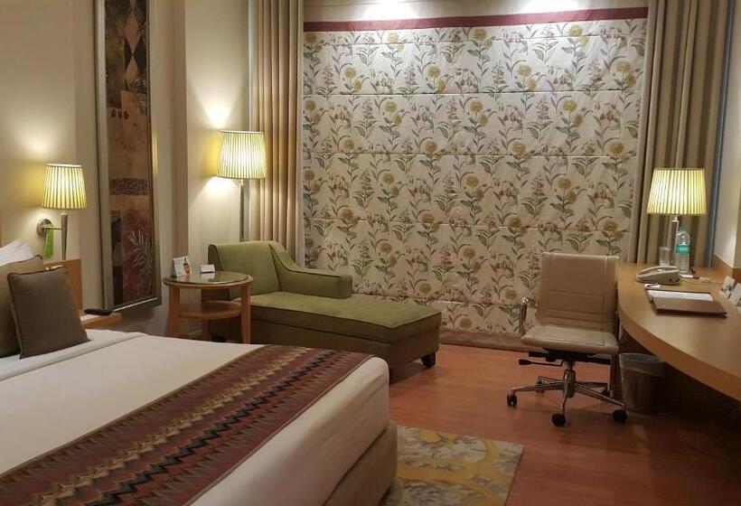Номер Executive, Radisson Noida