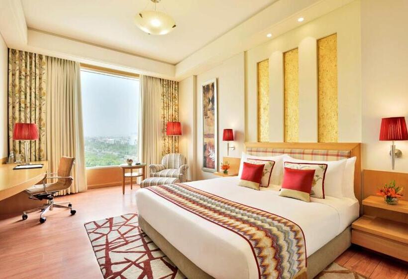 Номер Executive, Radisson Noida