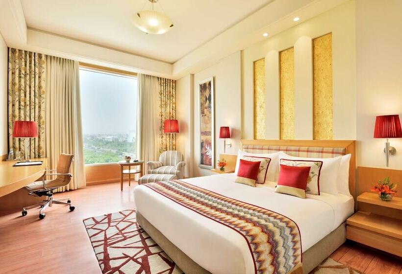 Номер бизнес-класса, Radisson Noida
