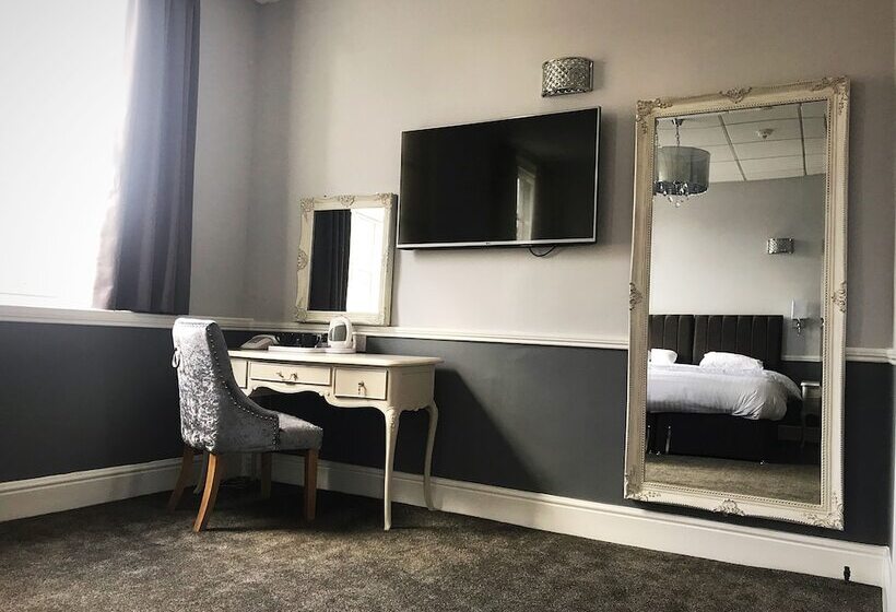 Номер Deluxe, The Lion