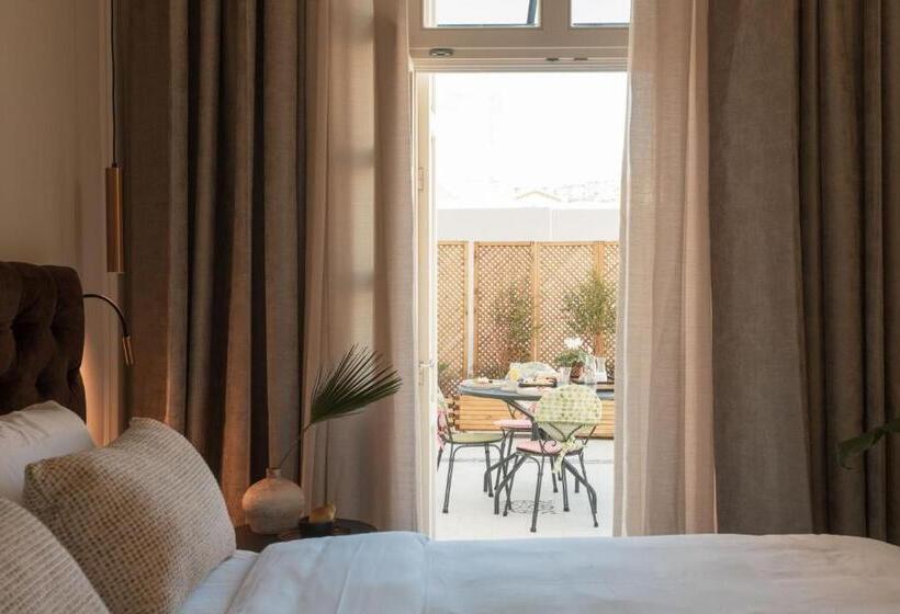 اتاق لوکس با بالکن, Castro Hotel Syros