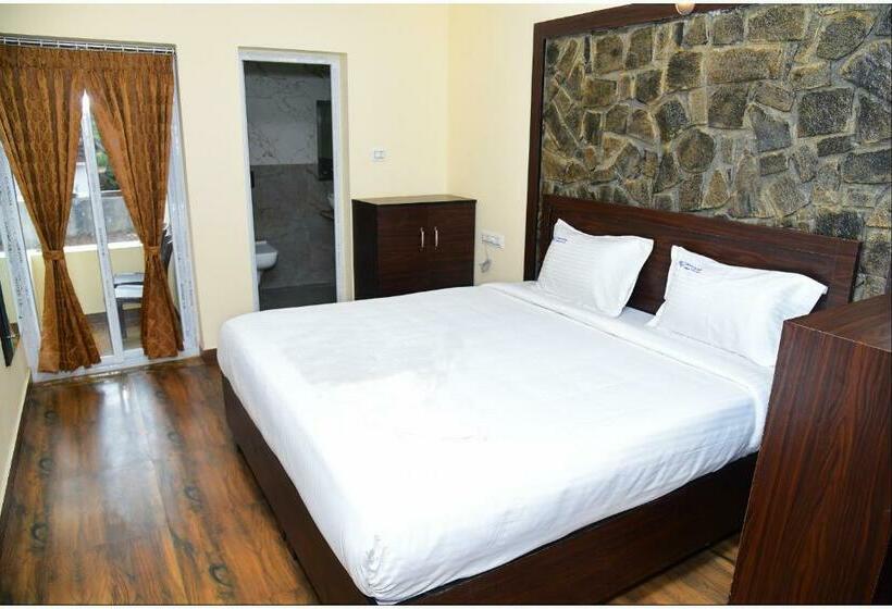 اتاق لوکس با بالکن, R Inn Yercaud
