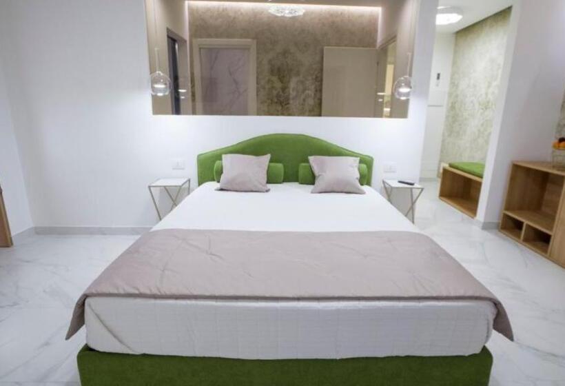 غرفة سوبيريور سرير كينج, Marinisa Suite Luxury Room