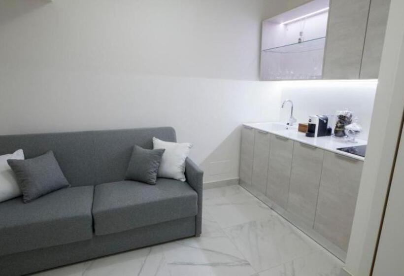 غرفة سوبيريور سرير كينج, Marinisa Suite Luxury Room