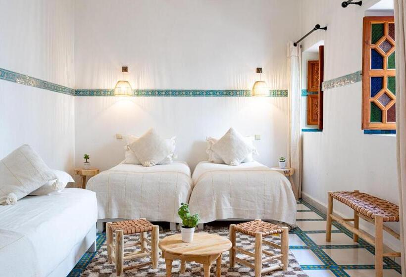 اتاق استاندارد سه نفره, Riad Le Marocain