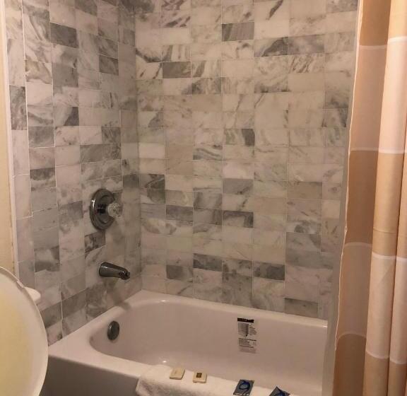 带2个双人床的标准工作室, Americas Best Inn   Savannah I 95
