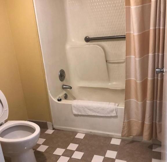 Номер Superior Кровать Кинг, Americas Best Inn   Savannah I 95