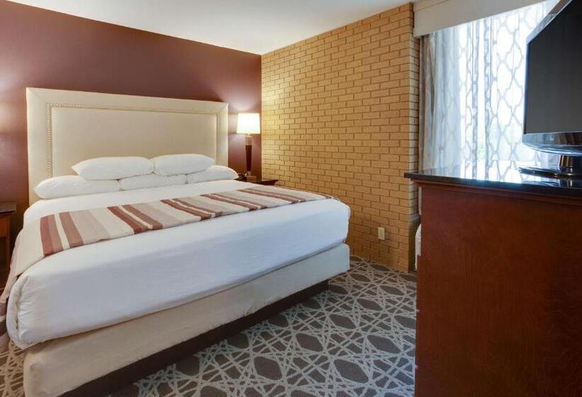 Suite Superior, Drury Inn & Suites Louisville East