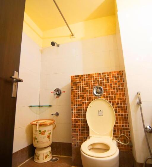 اتاق لوکس سه تخته, Hong Kong Inn