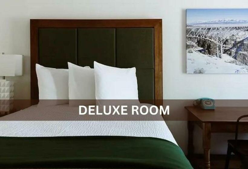 クイーンベッドのデラックスルーム, Taos Valley Lodge