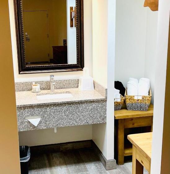 クイーンベッドのデラックスルーム, Taos Valley Lodge