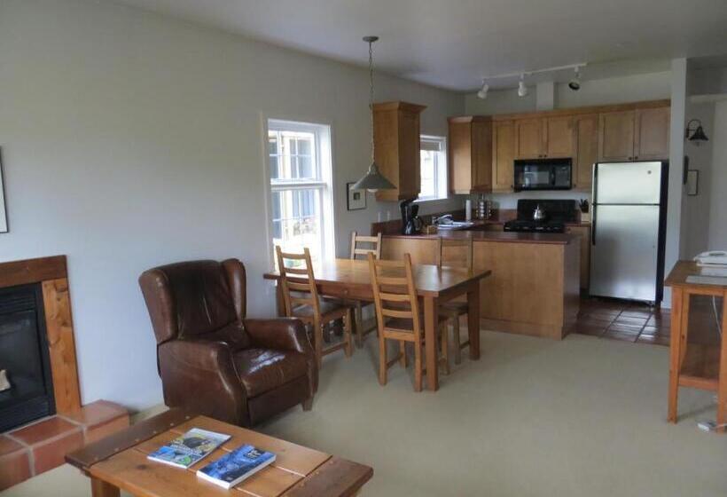 디럭스 스위트 킹 침대, Waters Edge Shoreside Suites