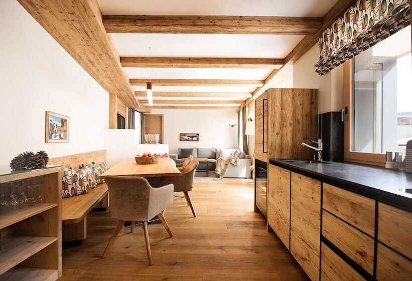 Апартаменты Comfort 3 Спальни, Galzig Lodge