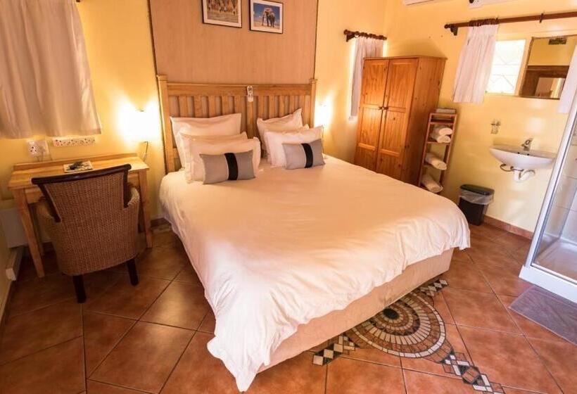 اتاق لوکس با وان آب گرم, French Lodge International