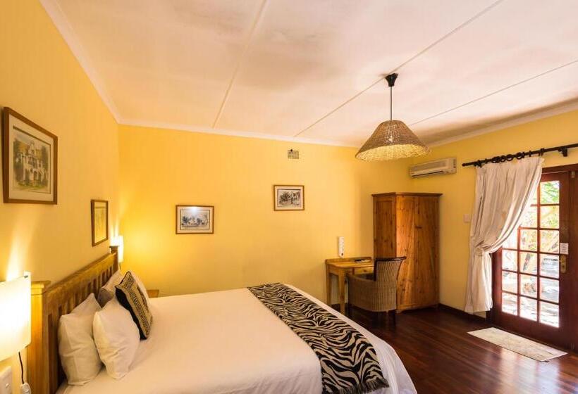 اتاق لوکس با وان آب گرم, French Lodge International