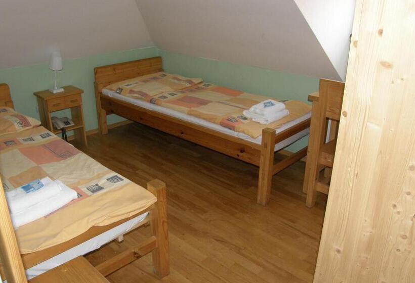 غرفة أساسية, Garni Myší Díra