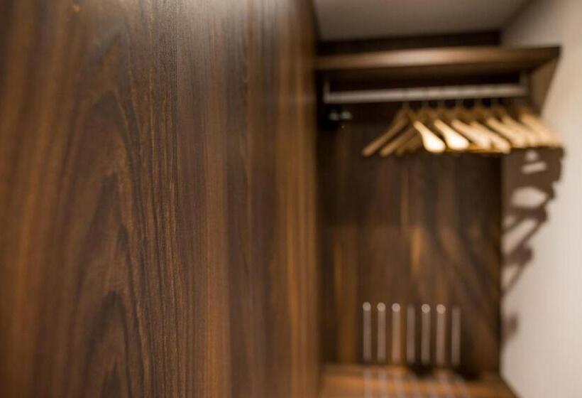 Люкс, Hôtel Des Voyageurs Boutique
