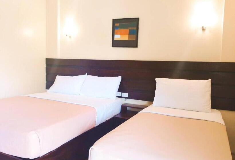 디럭스 트리플 룸, Marzon Hotel Kalibo