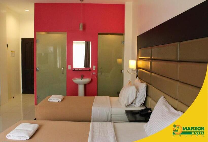 디럭스 트리플 룸, Marzon Hotel Kalibo