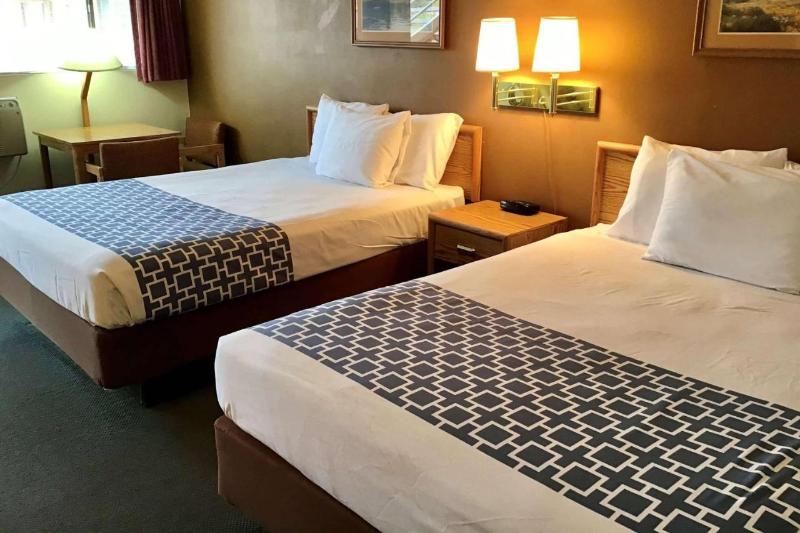 장애인을 위한 스탠다드 룸, La Quinta Inn & Suites By Wyndham Bardstown