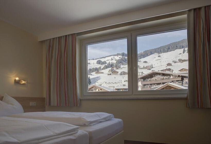 Семейные Апартаменты 3 Спальни, Aparthotel Dorfplatzl Garni