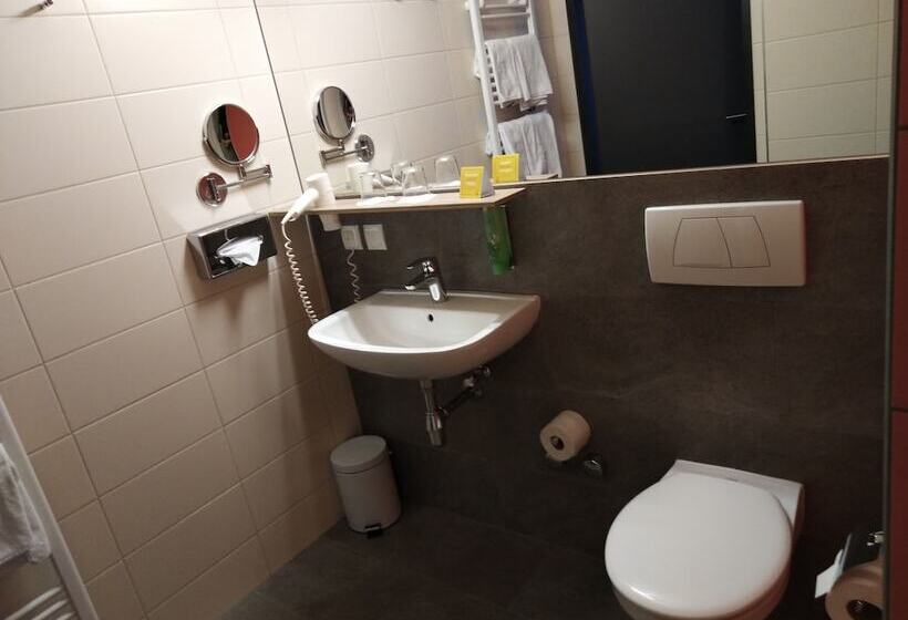 标准三人间, Jufa Hotel Graz Süd