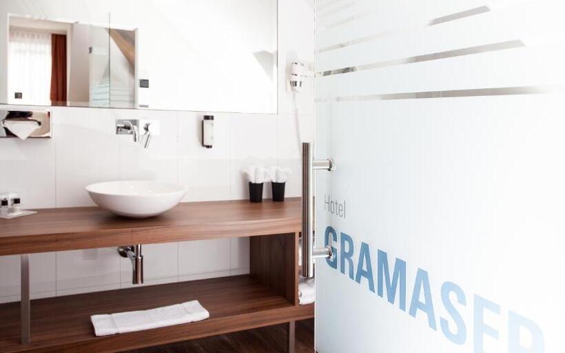 اتاق لوکس, Gramaser