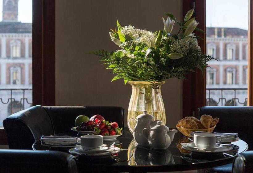 سوئیت جونیور با چشمانداز, Locanda Leon Bianco On The Grand Canal
