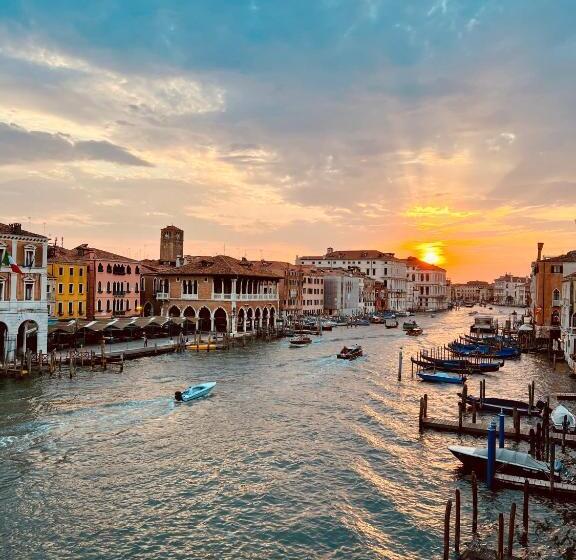 سوئیت جونیور با چشمانداز, Locanda Leon Bianco On The Grand Canal