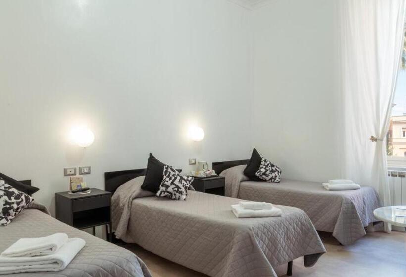 Habitación Triple Estándar, Sol Levante
