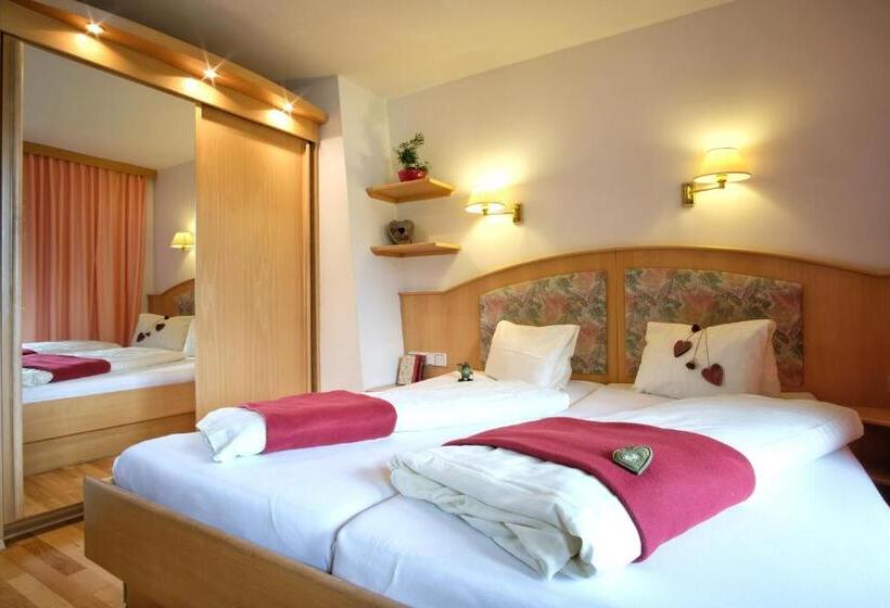 Classic room with balcony, Seehotel & Seeapartments Kärntnerhof  Direkt Am See!