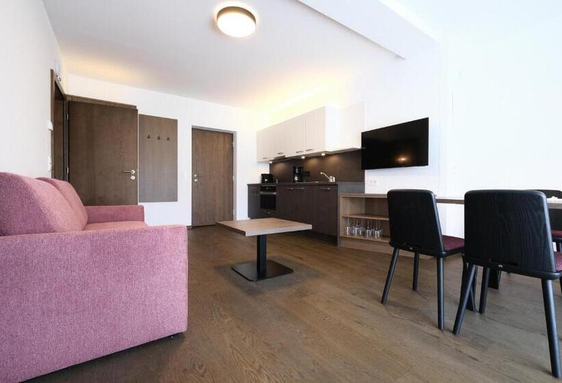庭の見える１ベッドルームアパートメント, Seehotel & Seeapartments Kärntnerhof  Direkt Am See!