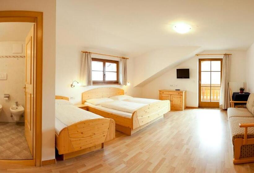 Трехместный Номер Стандарт с Балконом, Residence Hauserhof
