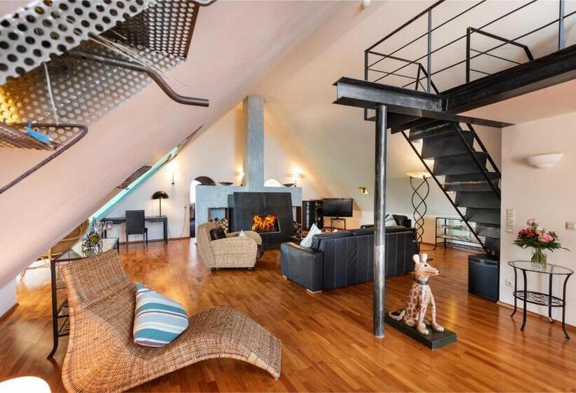 Suite with lake view, Seevilla