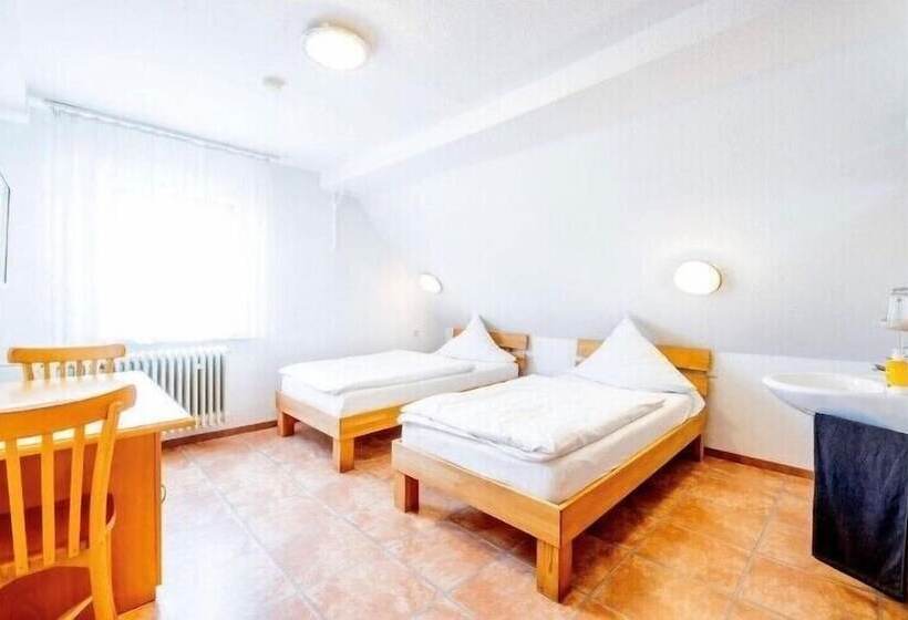 Номер Стандарт, My Pension Stuttgart Airport Messe