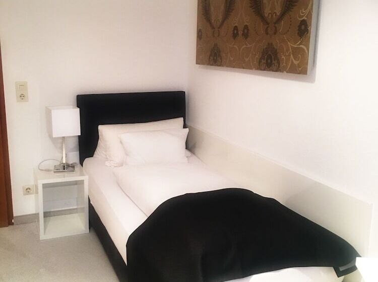 اتاق لوکس یک تخته, Hellers Twenty Four Ii  24h Check In