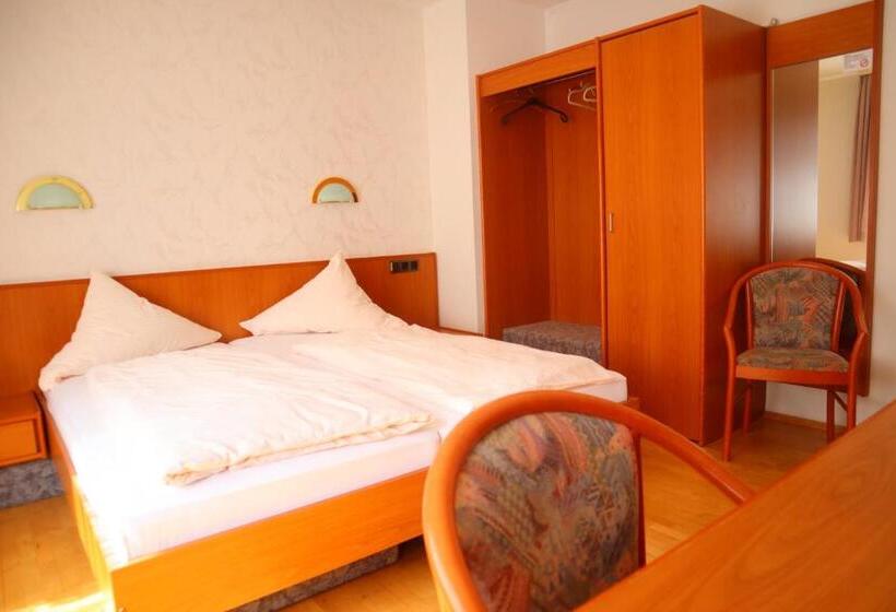 Номер Стандарт, Pension Zur Harburg