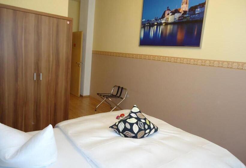 Номер Стандарт, Stadthotel Regensburg