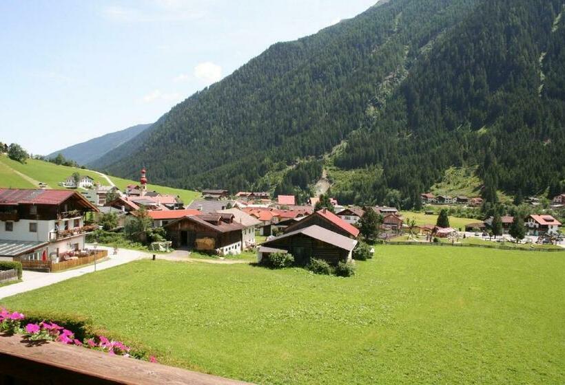 Студио Стандарт с Балконом, Gästehaus Landhaus Tyrol