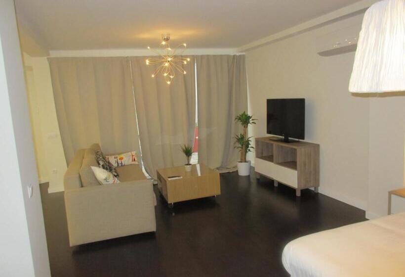 استودیوی استاندارد, Dormavalencia Hostel
