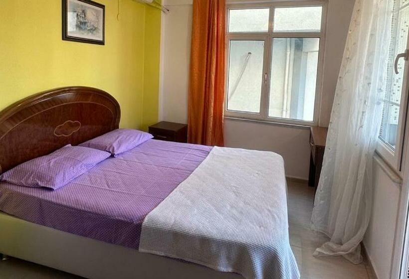 Трехместный Номер Стандарт с Балконом, Ada Motel