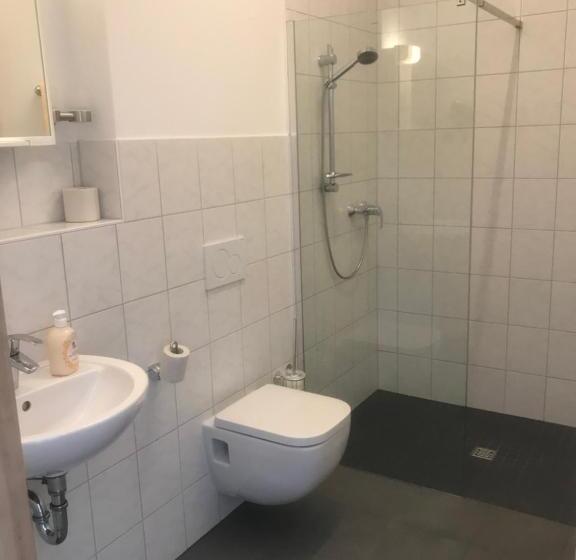 Семейный Номер, I Motel
