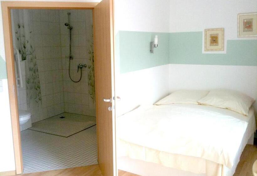 Семейный Номер, I Motel