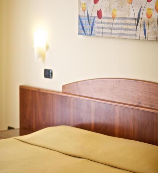 Трехместный Номер Классика, Lo Scacciapensieri Hotel & Restaurant