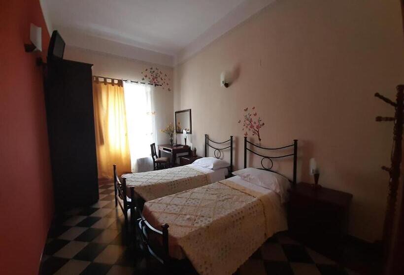 Номер Стандарт, Camere Del Re