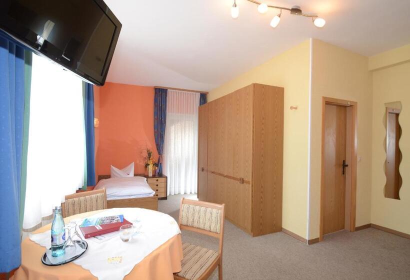 Трехместный Номер Комфорт, Gasthof Zur Post Hotel Parkplatz