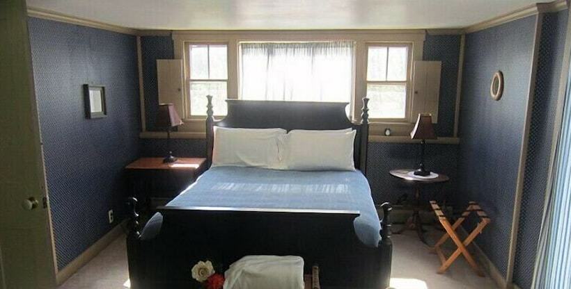 Номер Стандарт Вид на Гольф, Inn At Neshobe River