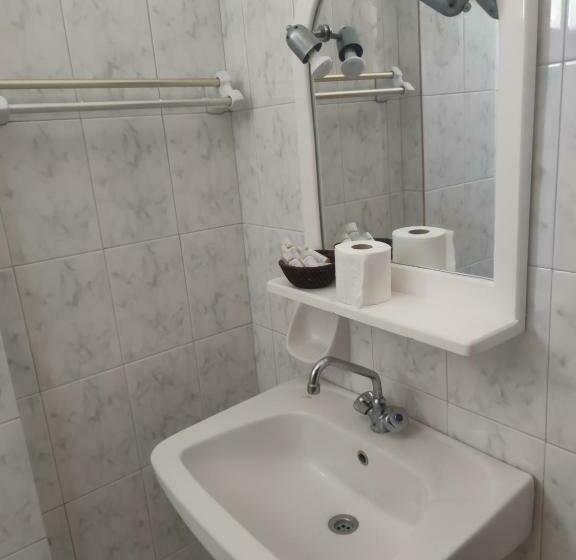 景色の見えるスタンダード４人部屋, Oscar Hotel Lefkada